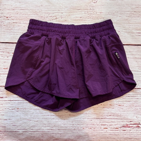 Lululemon Tracker Short IV in Darkest Magenta Sz 8 - Picture 4 of 11